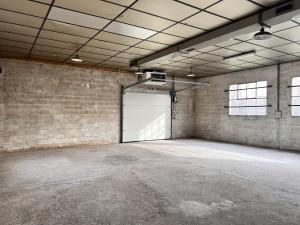 LOCAUX A VENDRE - 705 m² - GERZAT